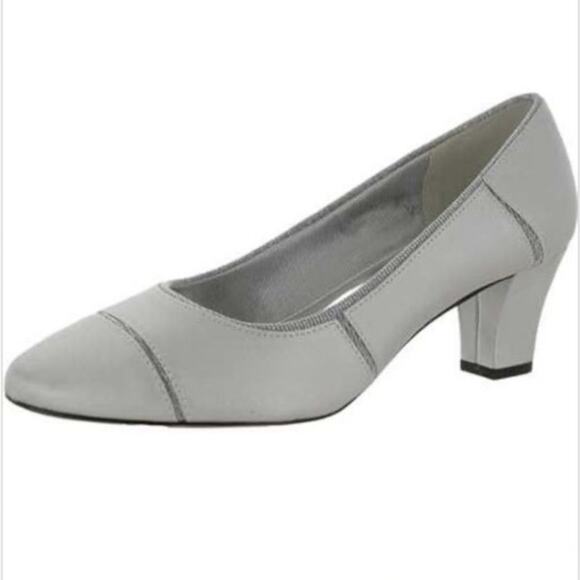 NWT Easy Street Women's Datia Slip On Pump Silver Satin 7.5 N Low Kitten Heel - Picture 1 of 5